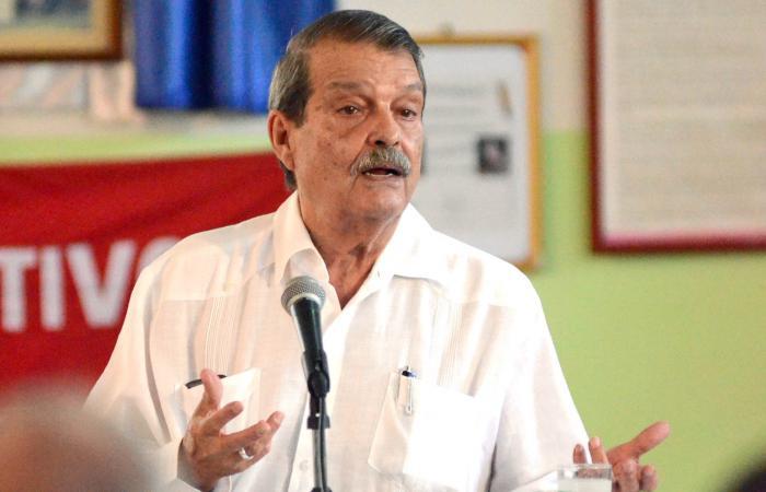 Le vice-ministre des Relations extérieures Abelardo Moreno, lors de la présentation à la presse du Rapport sur la Résolution 68/8 de l'Assemblée générale de l'ONU « Nécessité de lever le blocus économique, commercial et financier imposé à Cuba par les États-Unis d'Amérique ».