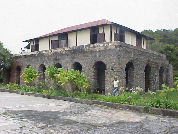 Avec le Château El Morro et la Tumba francesa, La Caridad de Oriente (déclarée chef d'œuvre du Patrimoine oral et immatériel par l'UNESCO)