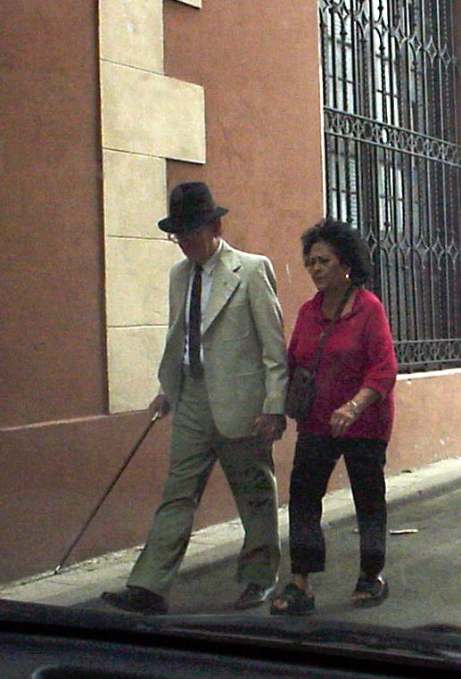 Supprimer les obstacles architecturaux qui existent déjà sans en créer d’autres n’est pas seulement une priorité dans les plans d’aménagement urbanistique, c’est aussi une façon d’aider les personnes âgées.