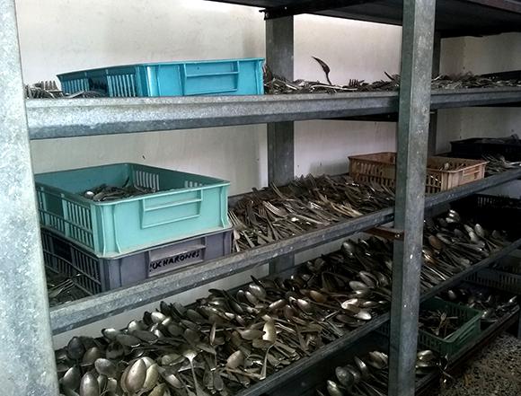 La matière première provient principalement de personnes que la collectent dans toute l’Île.