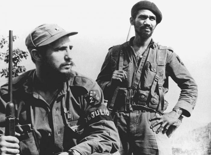 Fidel Castro et Juan Almeida Bosque dans la Sierra Maestra.