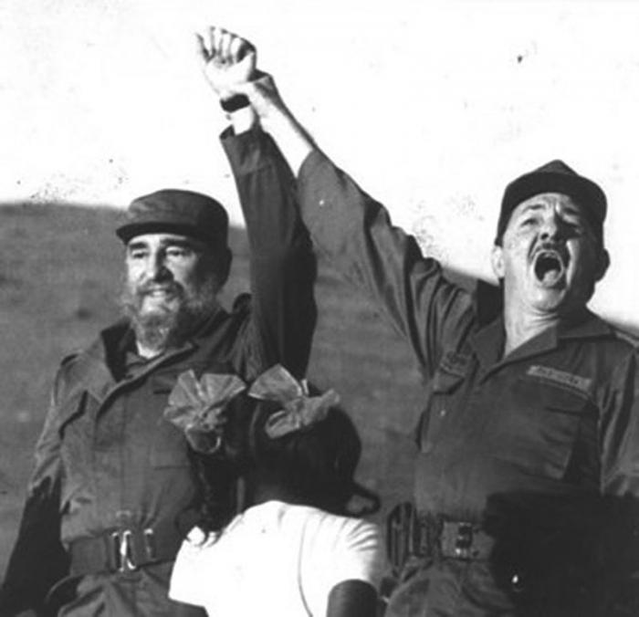 Fidel et Raul Castro à Cinco Palmas de Vicana, en 1986.