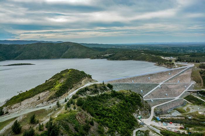 Le barrage de Mayarí, l'un des ouvrages emblématiques du génie hydraulique cubain. 
