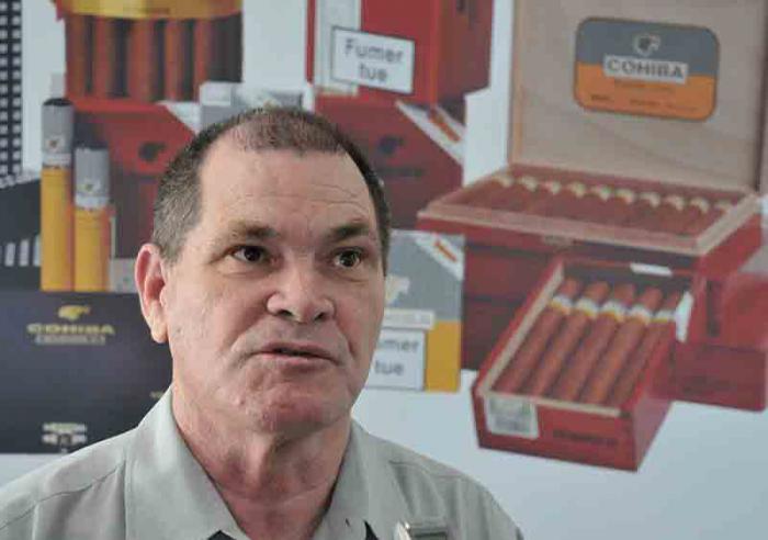 Inocente Núñez Blanco, co-président de Habanos S. A., souligne que Fidel, et son inséparable collaboratrice et camarade Celia Sánchez Manduley, ont eu l’idée de la marque Cohiba en 1966, « la marque la plus emblématique, la plus importante et la plus significative du portefeuille de notre entreprise ».