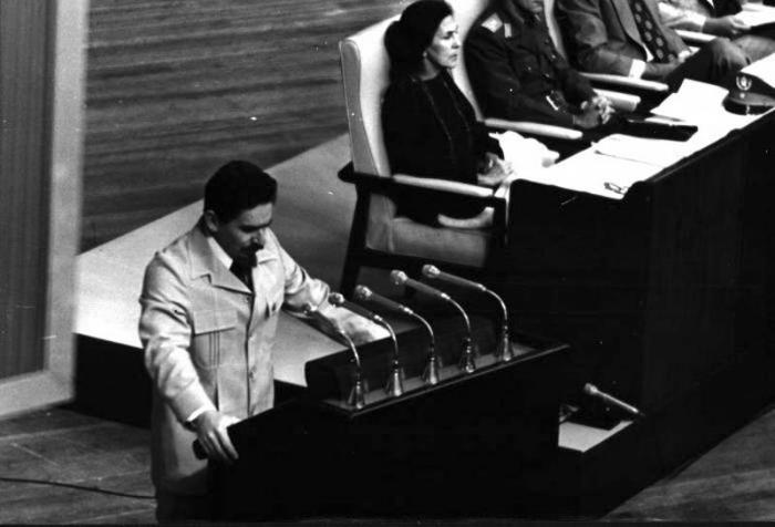 Le commandant de la Révolution Ramiro Valdés intervenant à la 2e session de l'Assemblée nationale, le 22 décembre 1977.