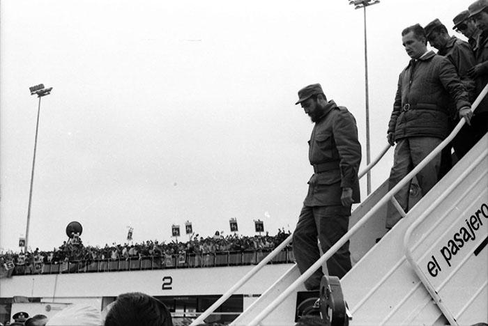 Fidel arriva au Pérou le 4 décembre 1971, lors d'une escale de retour d'une tournée au Chili.