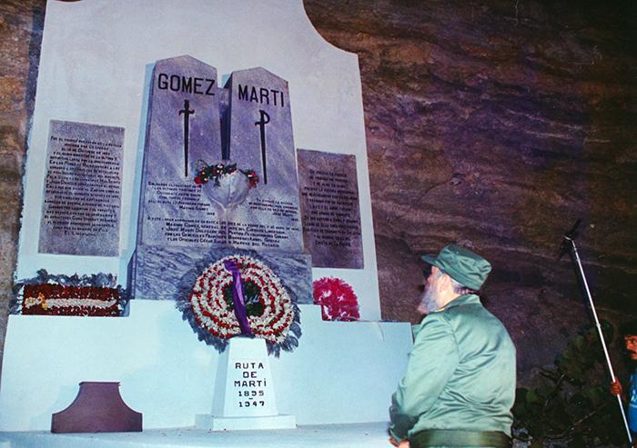 Hommage à José Marti et à Maximo Gomez à Playita de Cajobabo.