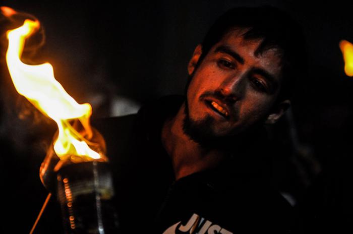 La marche aux flambeaux, en hommage à l'homme qui écrivit l'Âge d'Or, qui a toujours voulu que la Loi première de la République soit la dignité pleine de l'Homme, fut aussi l’occasion d’appeler à réaffirmer la nouvelle Constitution, qui défend ce principe à la lettre. La lumière de José Marti ne s'éteint pas.