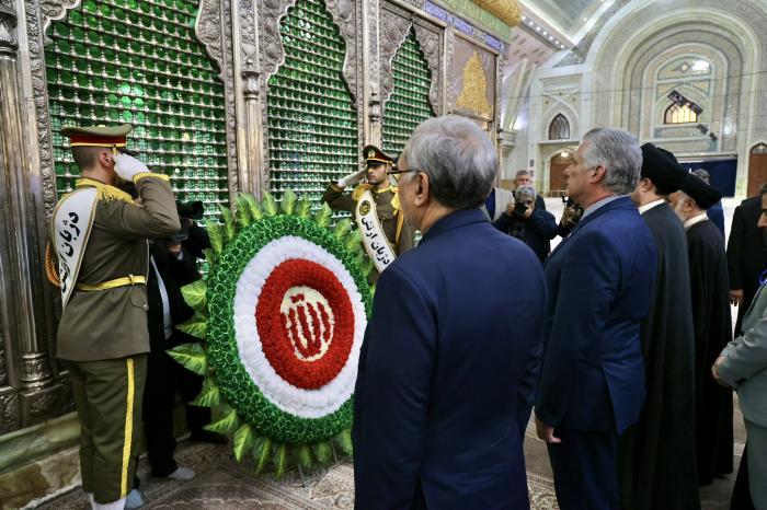 L'hommage au leader de la Révolution islamique a été la dernière activité de la délégation cubaine en visite officielle en Iran. 